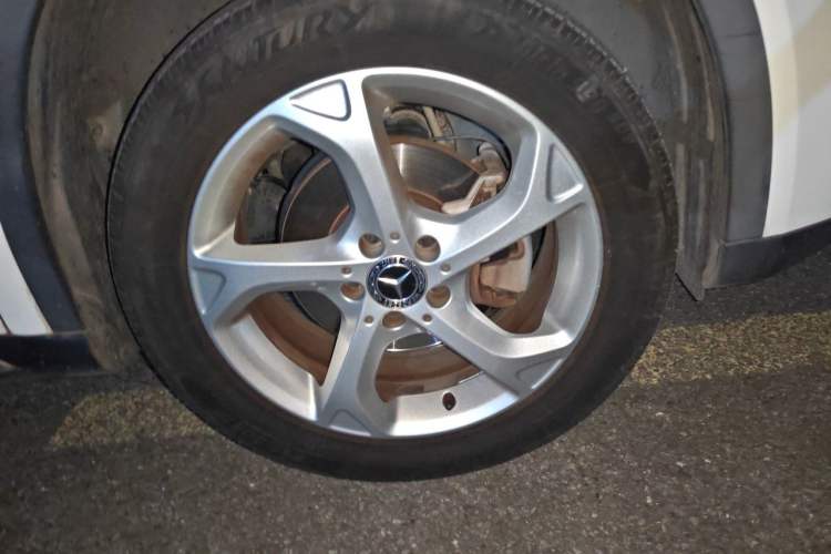 Used Mercedes-Benz GLA 2018 GLA 200 Sport Edition Right Front Wheel Hub