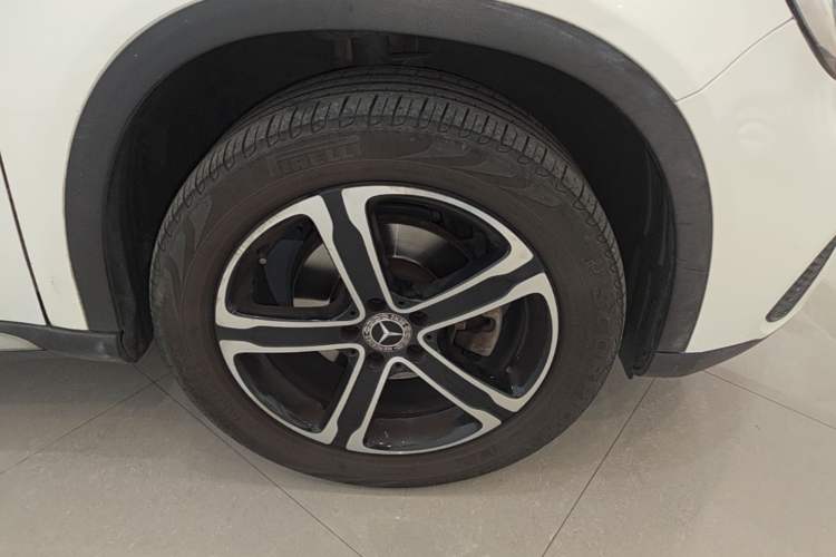 Used Mercedes-Benz GLA 2018 GLA 200 Fashion Model Right Front Wheel Hub