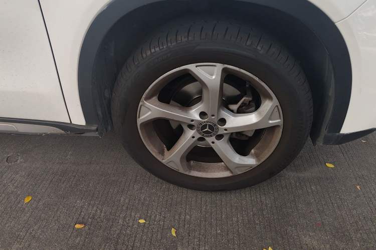 Used Mercedes-Benz GLA 2018 GLA 200 Sport Edition Right Front Wheel Hub