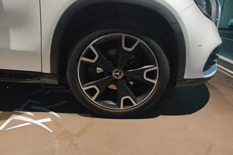 Used Mercedes-Benz GLA 2018 GLA 220 4MATIC Sport Edition Right Front Wheel Hub