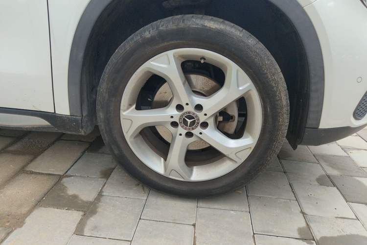 Used Mercedes-Benz GLA 2018 GLA 200 Sport Edition Right Front Wheel Hub