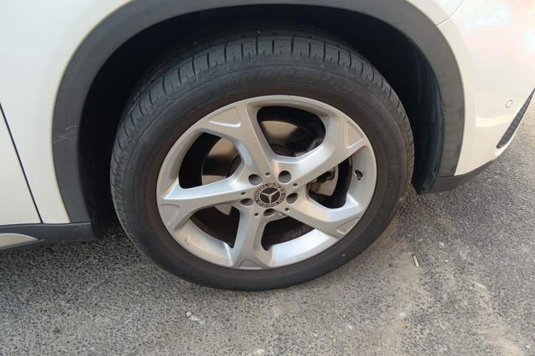 Used Mercedes-Benz GLA 2018 GLA 200 Sport Edition Right Front Wheel Hub