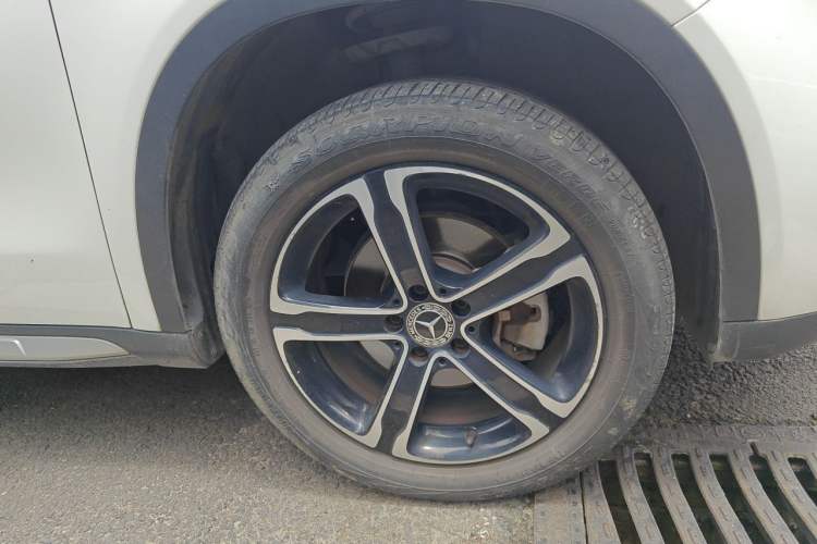 Used Mercedes-Benz GLA 2018 GLA 200 Fashion Model Right Front Wheel Hub