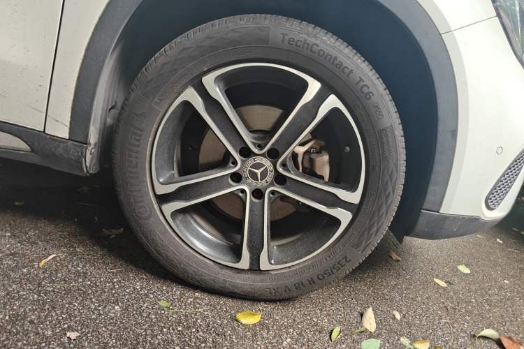 Used Mercedes-Benz GLA 2018 GLA 200 Fashion Model Right Front Wheel Hub