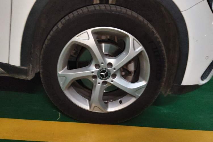 Used Mercedes-Benz GLA 2018 GLA 200 Sport Edition Right Front Wheel Hub