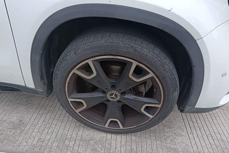 Used Mercedes-Benz GLA 2018 GLA 220 4MATIC Sport Edition Right Front Wheel Hub