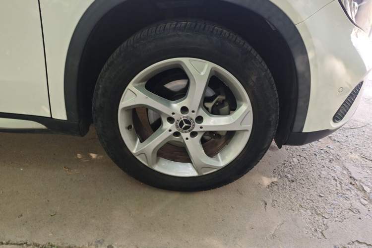 Used Mercedes-Benz GLA 2018 GLA 200 Sport Edition Right Front Wheel Hub
