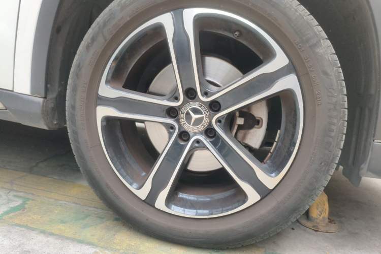 Used Mercedes-Benz GLA 2018 GLA 200 Fashion Model Right Front Wheel Hub