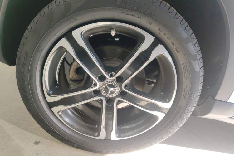 Used Mercedes-Benz GLA 2018 GLA 200 Fashion Model Right Rear Wheel Hub