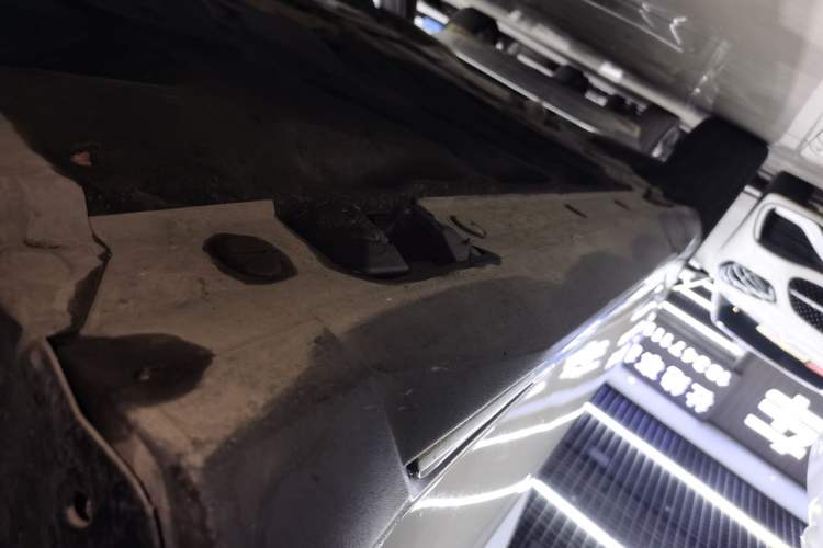 Used Mercedes-Benz GLA 2018 GLA 200 Sport Edition Right Side Sill