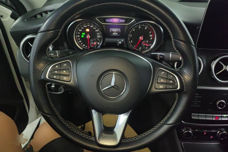 Used Mercedes-Benz GLA 2018 GLA 200 Sport Edition Steering Wheel