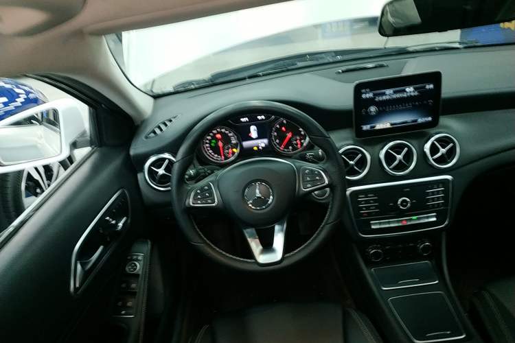 Used Mercedes-Benz GLA 2018 GLA 200 Fashion Model Steering Wheel