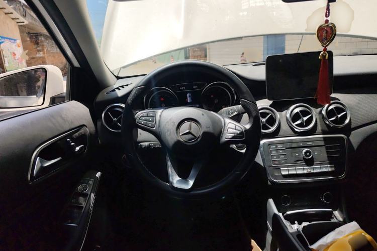 Used Mercedes-Benz GLA 2018 GLA 200 Sport Edition Steering Wheel