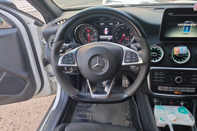 Used Mercedes-Benz GLA 2018 GLA 200 Polar Limited Edition Steering Wheel