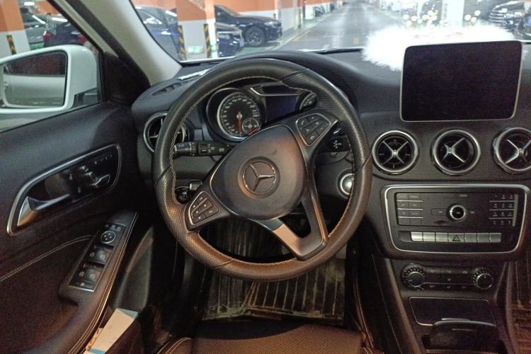 Used Mercedes-Benz GLA 2018 GLA 200 Fashion Model Steering Wheel