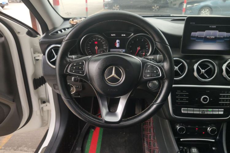 Used Mercedes-Benz GLA 2018 GLA 200 Sport Edition Steering Wheel