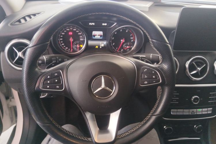 Used Mercedes-Benz GLA 2018 GLA 200 Sport Edition Steering Wheel