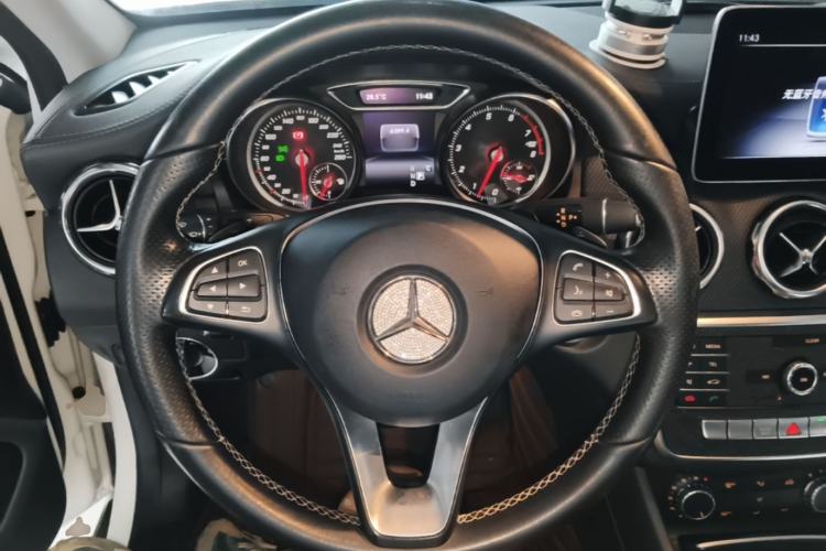 Used Mercedes-Benz GLA 2018 GLA 200 Fashion Model Steering Wheel