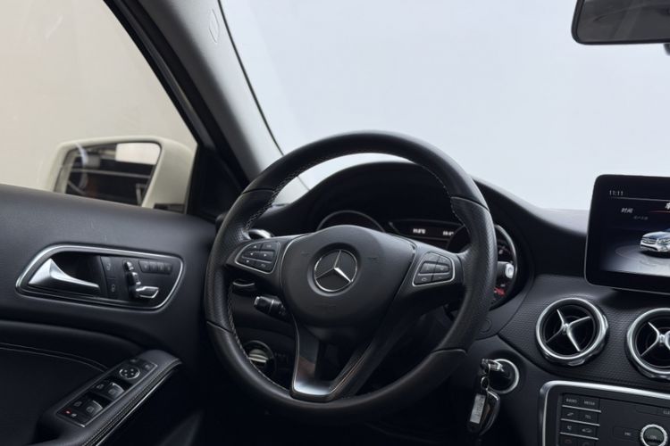 Used Mercedes-Benz GLA 2018 GLA 200 Sport Edition Steering Wheel