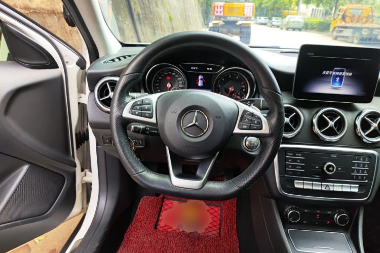 Used Mercedes-Benz GLA 2018 GLA 200 Sport Edition Steering Wheel