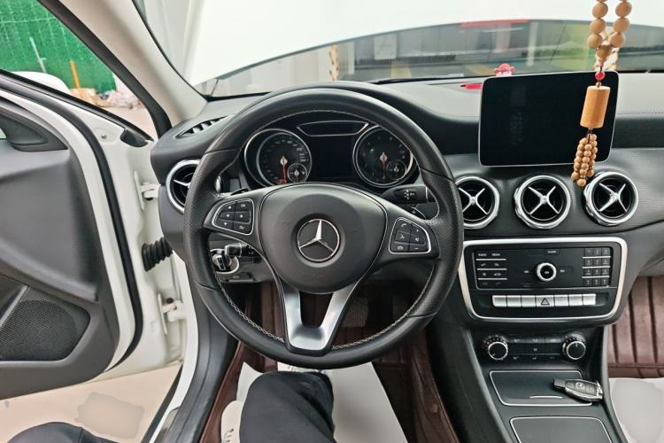 Used Mercedes-Benz GLA 2018 GLA 200 Fashion Model Steering Wheel
