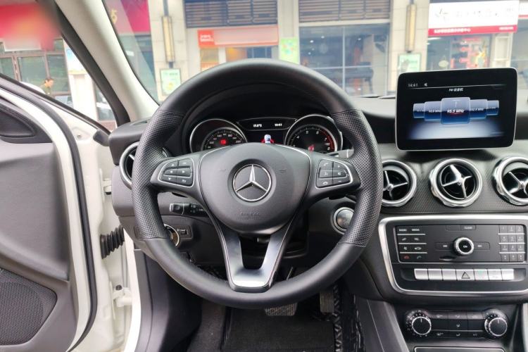 Used Mercedes-Benz GLA 2018 GLA 200 Sport Edition Steering Wheel