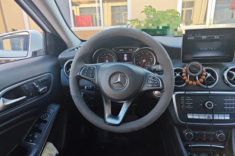 Used Mercedes-Benz GLA 2018 GLA 200 Fashion Model Steering Wheel