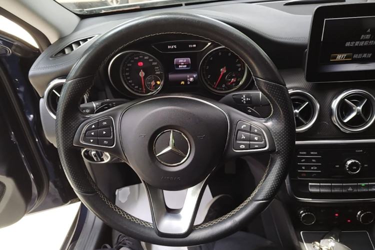 Used Mercedes-Benz GLA 2018 GLA 200 Fashion Model Steering Wheel