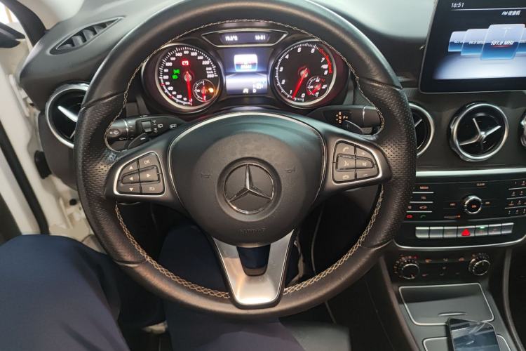 Used Mercedes-Benz GLA 2018 GLA 200 Sport Edition Steering Wheel
