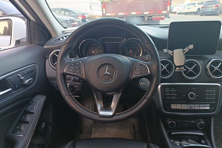 Used Mercedes-Benz GLA 2018 GLA 200 Sport Edition Steering Wheel