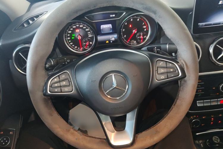 Used Mercedes-Benz GLA 2018 GLA 200 Sport Edition Steering Wheel