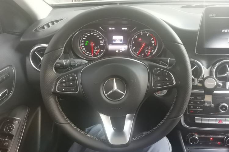Used Mercedes-Benz GLA 2018 GLA 200 Sport Edition Steering Wheel