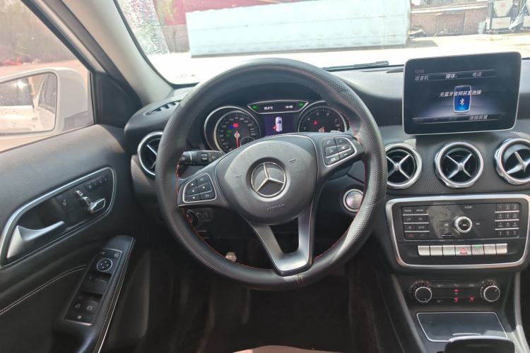 Used Mercedes-Benz GLA 2018 GLA 200 Sport Edition Steering Wheel
