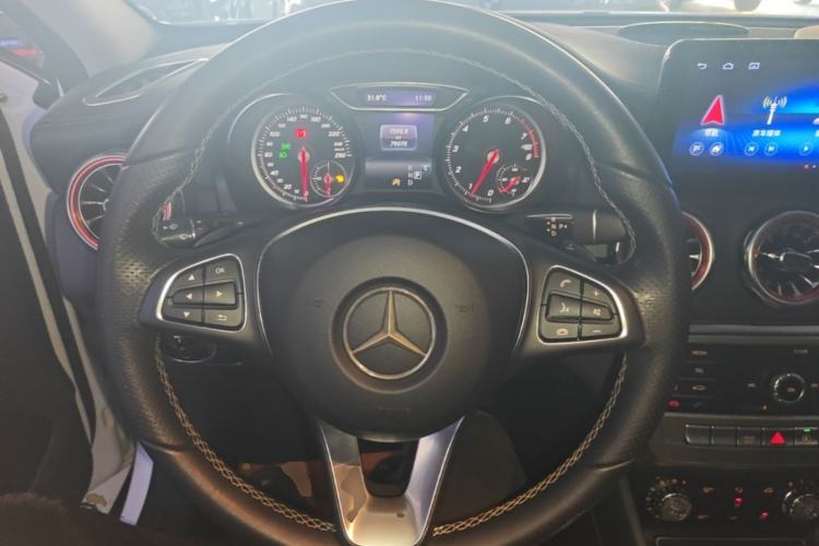 Used Mercedes-Benz GLA 2018 GLA 200 Fashion Model Steering Wheel