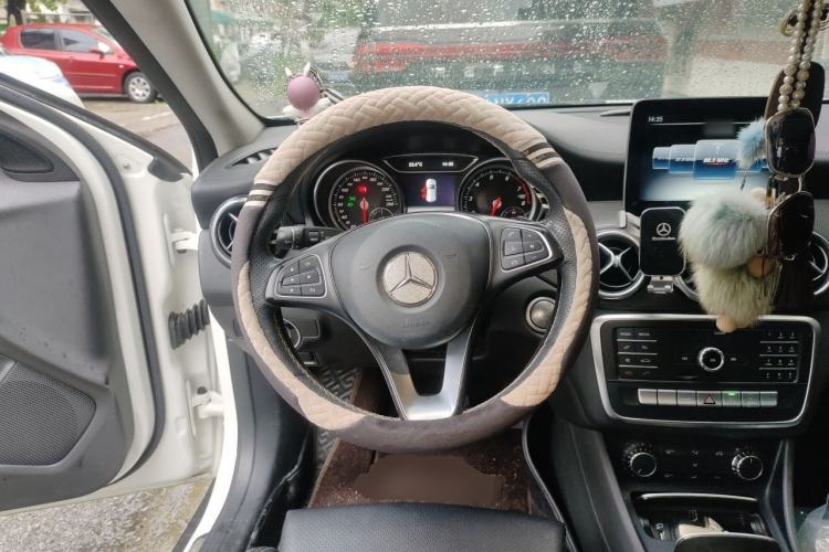 Used Mercedes-Benz GLA 2018 GLA 200 Fashion Model Steering Wheel