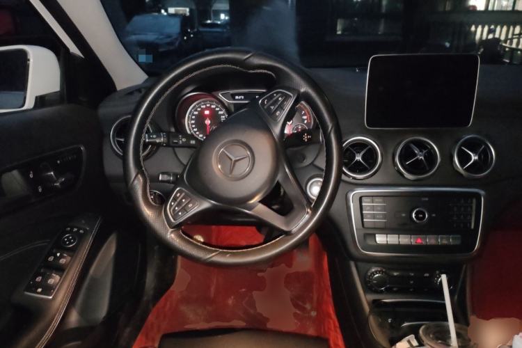 Used Mercedes-Benz GLA 2018 GLA 200 Fashion Model Steering Wheel
