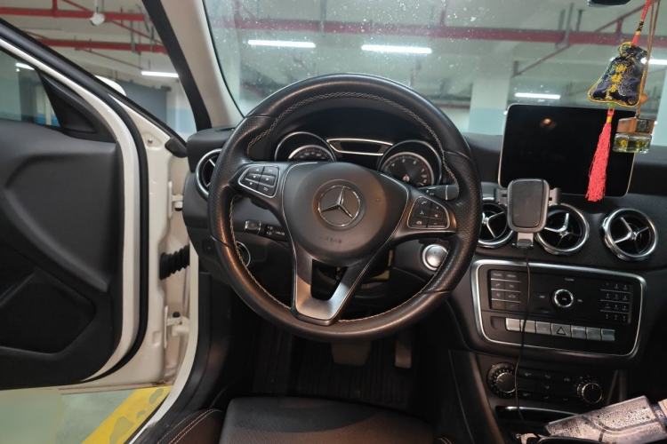 Used Mercedes-Benz GLA 2018 GLA 200 Fashion Model Steering Wheel