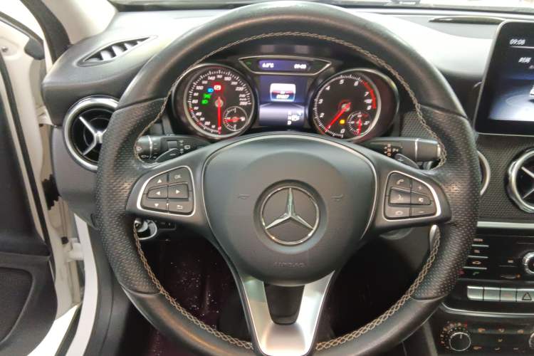 Used Mercedes-Benz GLA 2018 GLA 200 Sport Edition Steering Wheel