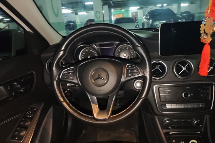 Used Mercedes-Benz GLA 2018 GLA 200 Sport Edition Steering Wheel