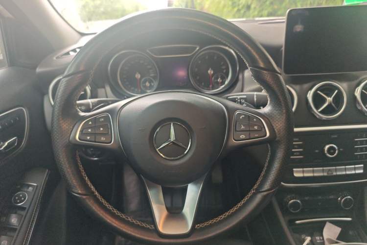 Used Mercedes-Benz GLA 2018 GLA 200 Sport Edition Steering Wheel