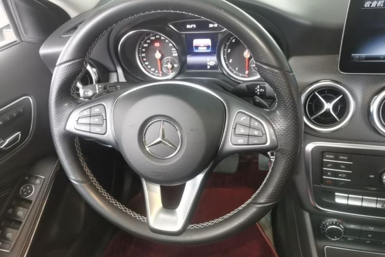 Used Mercedes-Benz GLA 2018 GLA 200 Sport Edition Steering Wheel