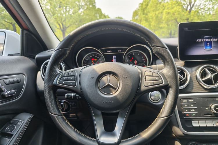 Used Mercedes-Benz GLA 2018 GLA 200 Sport Edition Steering Wheel