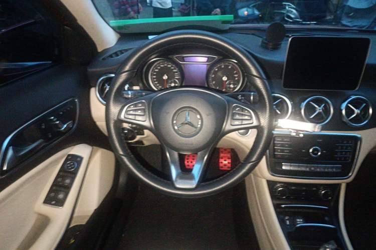 Used Mercedes-Benz GLA 2018 GLA 200 Sport Edition Steering Wheel