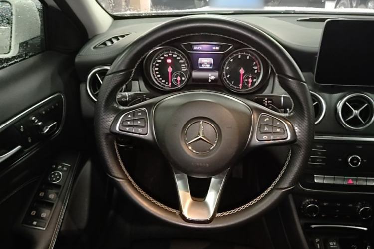 Used Mercedes-Benz GLA 2018 GLA 200 Fashion Model Steering Wheel