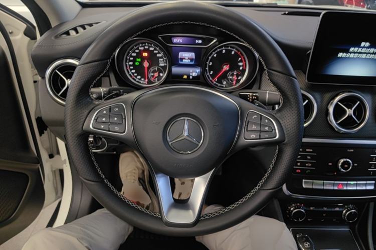 Used Mercedes-Benz GLA 2018 GLA 200 Fashion Model Steering Wheel