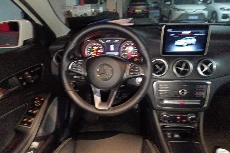 Used Mercedes-Benz GLA 2018 GLA 200 Sport Edition Steering Wheel
