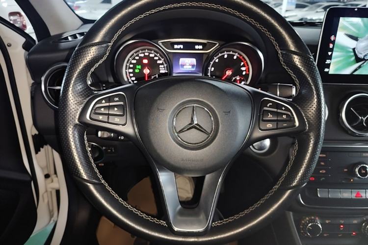 Used Mercedes-Benz GLA 2018 GLA 200 Sport Edition Steering Wheel
