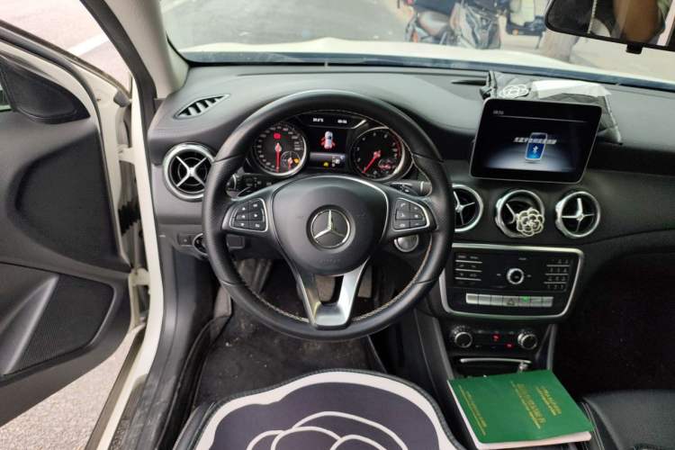 Used Mercedes-Benz GLA 2018 GLA 200 Fashion Model Steering Wheel