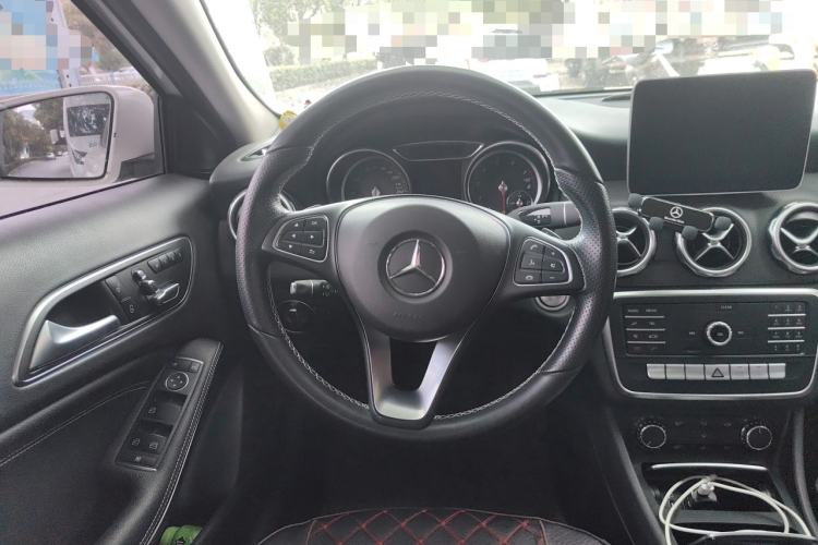 Used Mercedes-Benz GLA 2018 GLA 200 Sport Edition Steering Wheel