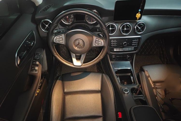 Used Mercedes-Benz GLA 2018 GLA 200 Sport Edition Steering Wheel